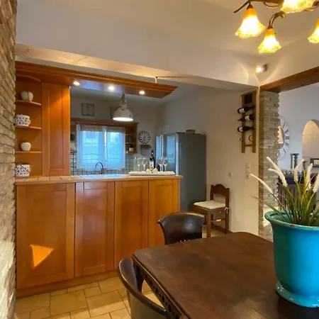 Han's Maisonette